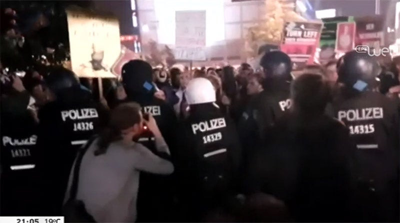 Επεισόδια έξω από το εκλογικό κέντρο του AfD στο Βερολίνο